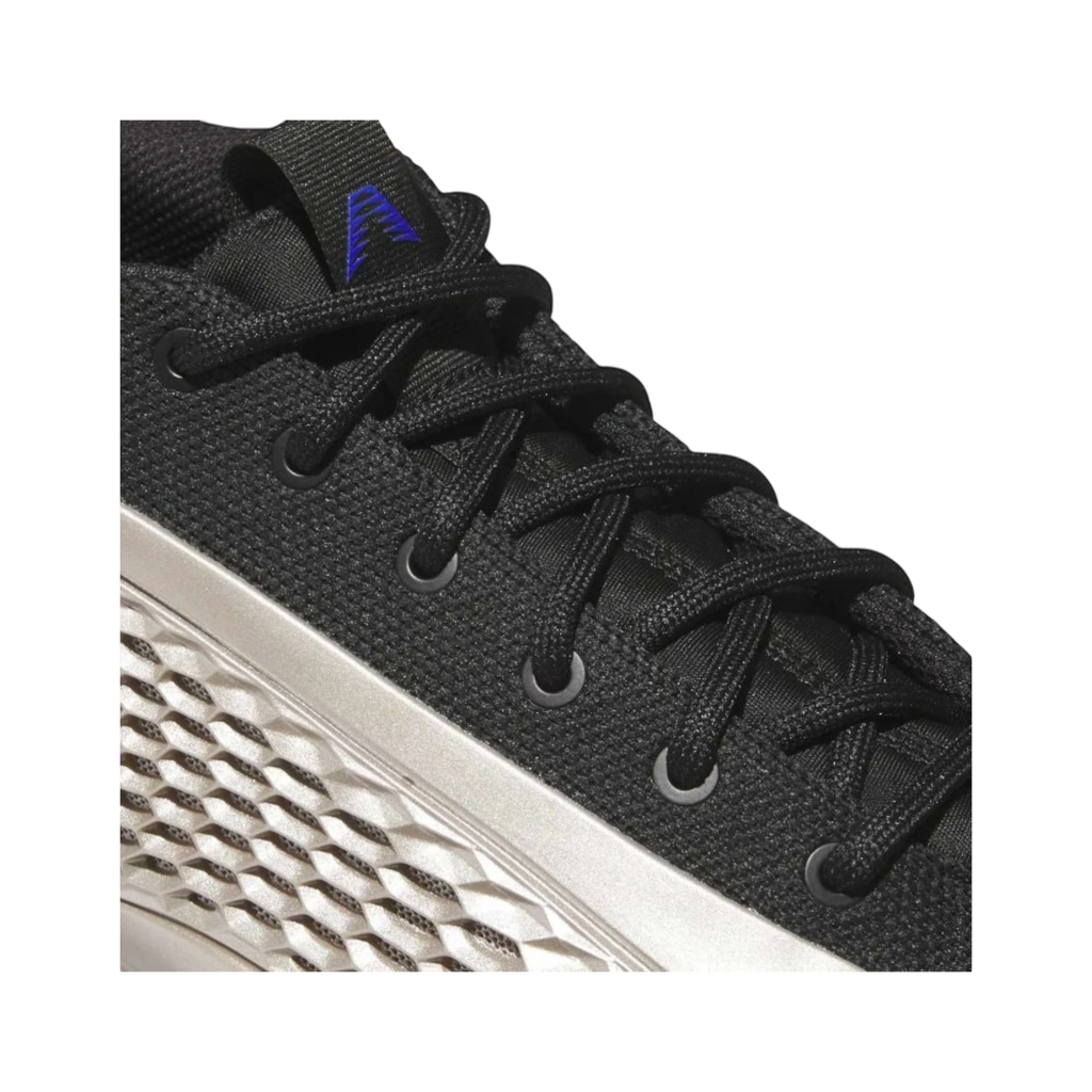 Detalle de zapatillas THE KICKS WORLD Adidas AE 1 Low con jaula geométrica color champagne y malla negra