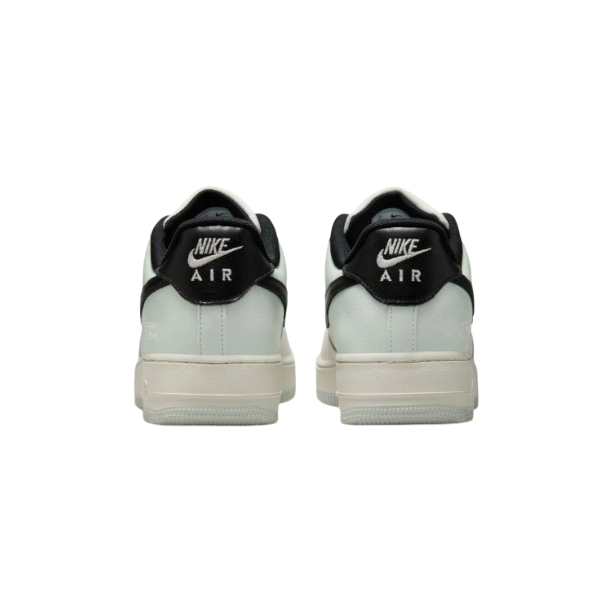 Vista trasera de zapatillas THE KICKS WORLD Nike Air Force 1 Low GORE-TEX en tonos Phantom, Bone y negro.
