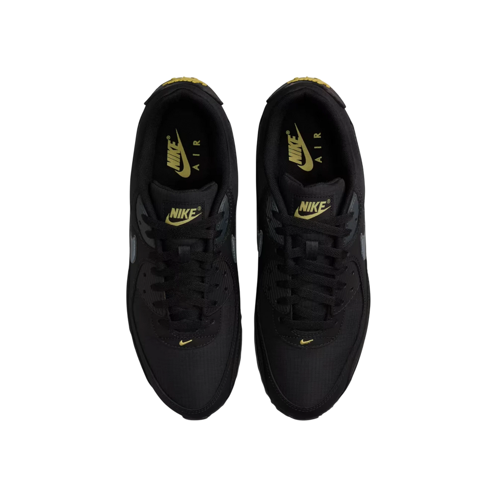 Zapatillas THE KICKS WORLD Nike Air Max 90 en negro con detalles en dorado, vista cenital de estilo urbano.