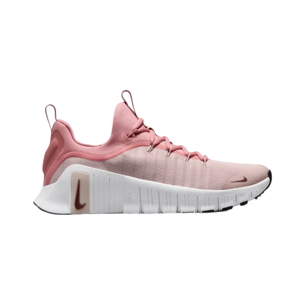 Zapatillas de entrenamiento THE KICKS WORLD Nike Free Metcon 6 en tonos rosa Silt Red y Red Stardust con suela blanca