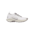 Zapatillas Nike React Pegasus Trail 5 GORE-TEX SP en tonos blancos y grises de THE KICKS WORLD para trail y uso urbano.