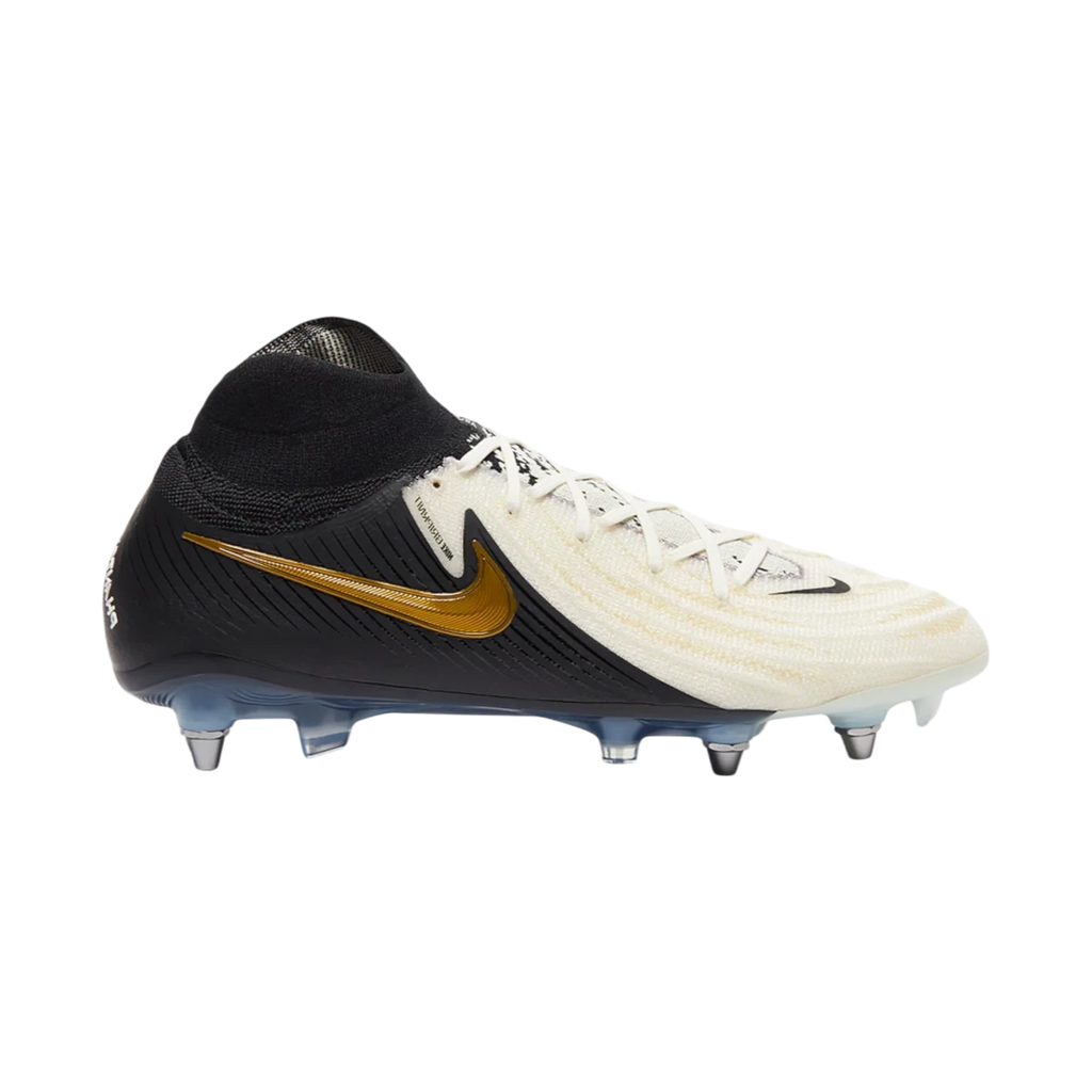 Botas de fútbol THE KICKS WORLD Nike Phantom Luna 2 Elite SG-Pro en blanco y negro con detalles dorados y tacos metálicos