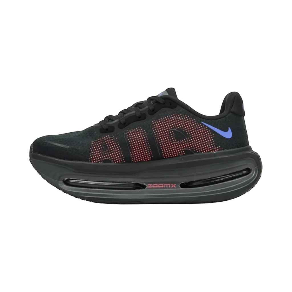 Zapatilla Nike Vomero Premium negra con detalles en zafiro y rosa, malla transpirable y suela ZoomX.